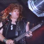 Riku spielt Leadgitarre und liebt die NWOBHM.