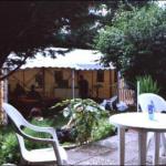 Wenn das nicht die Metall-Idylle schlechthin ist: Thomas ihm seine Gartenterrasse.