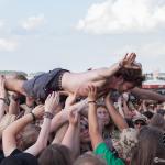 Crowdsurfer